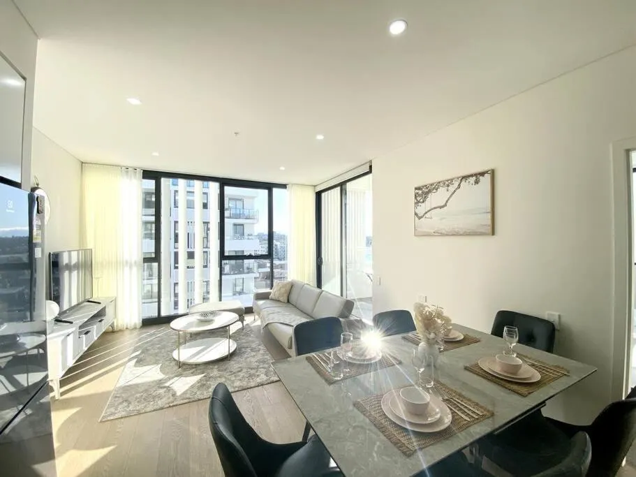 Image 3 of Two Bed & two Bathroom Apartment with City View