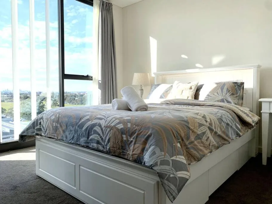 Image 1 of Two Bed & two Bathroom Apartment with City View