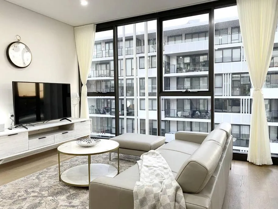 Image 4 of Two Bed & two Bathroom Apartment with City View