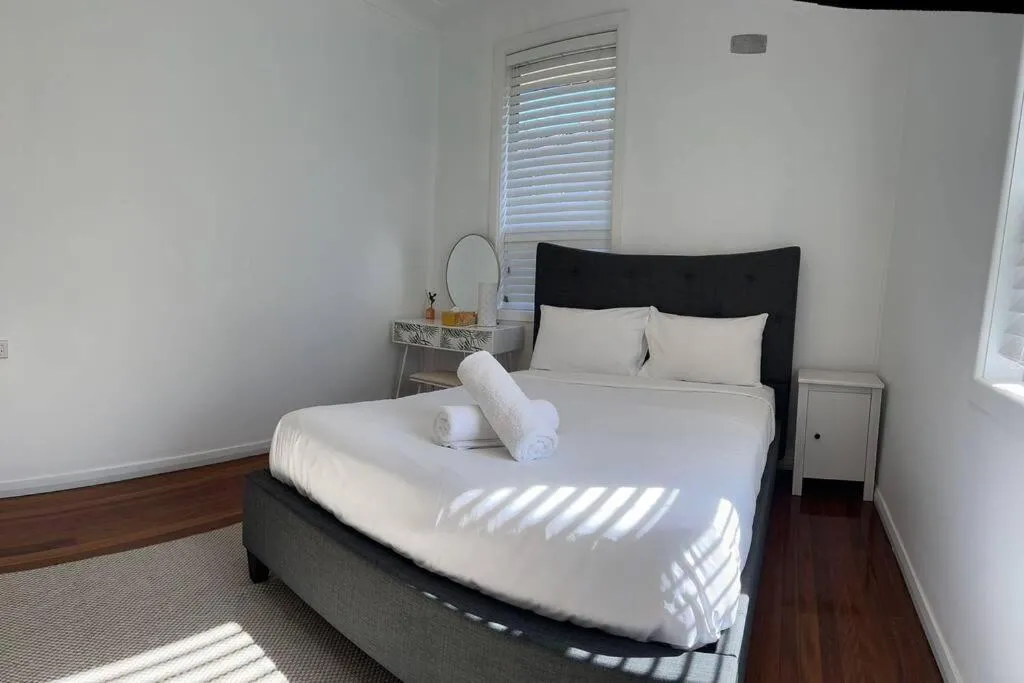 Image 4 of Two bedroom Private house Unit in Dundas Valley