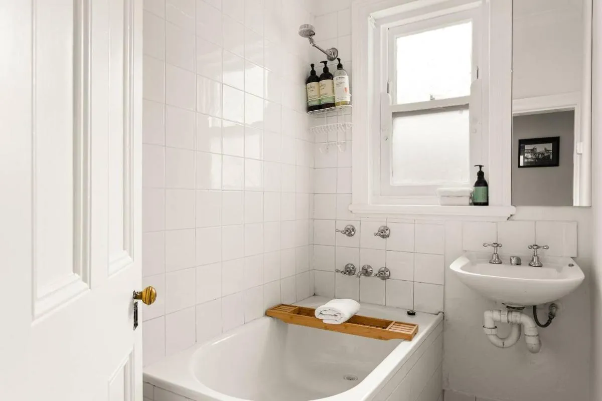 Image 2 of ‘Two of a Kind’ Heritage Stay with Harbour Views