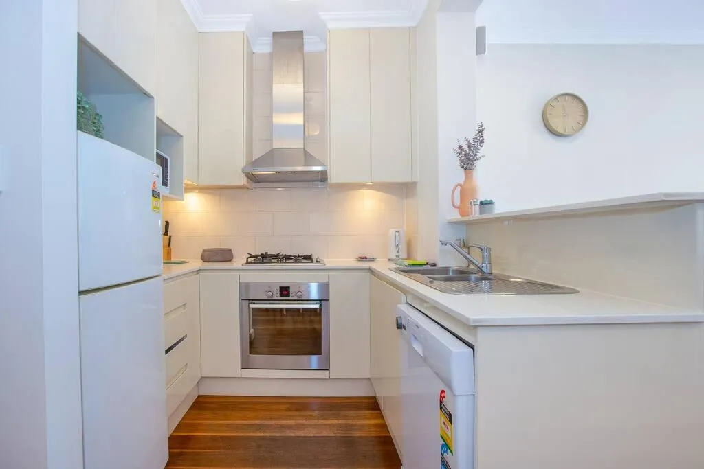 Image 4 of Ultimo Escape – Walk to City – Unique 2 Bedroom Apt – Sleeps 8