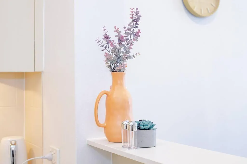 Image 2 of Ultimo Escape – Walk to City – Unique 2 Bedroom Apt – Sleeps 8