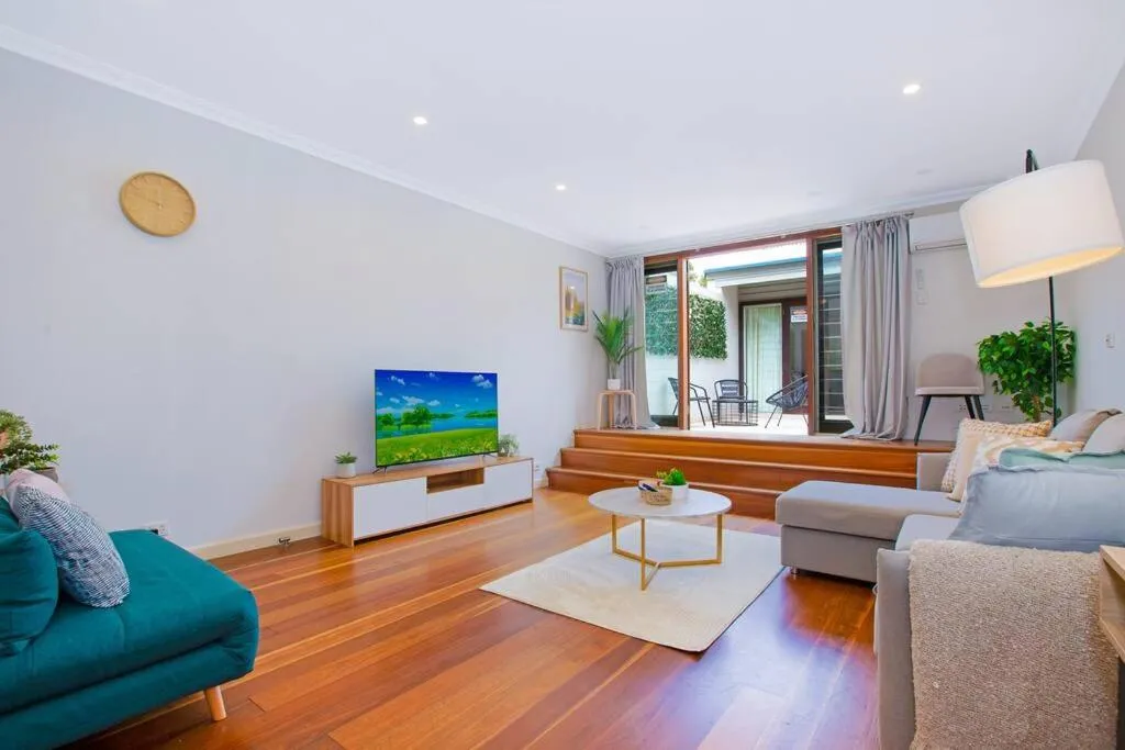 Image 5 of Ultimo Escape – Walk to City – Unique 2 Bedroom Apt – Sleeps 8