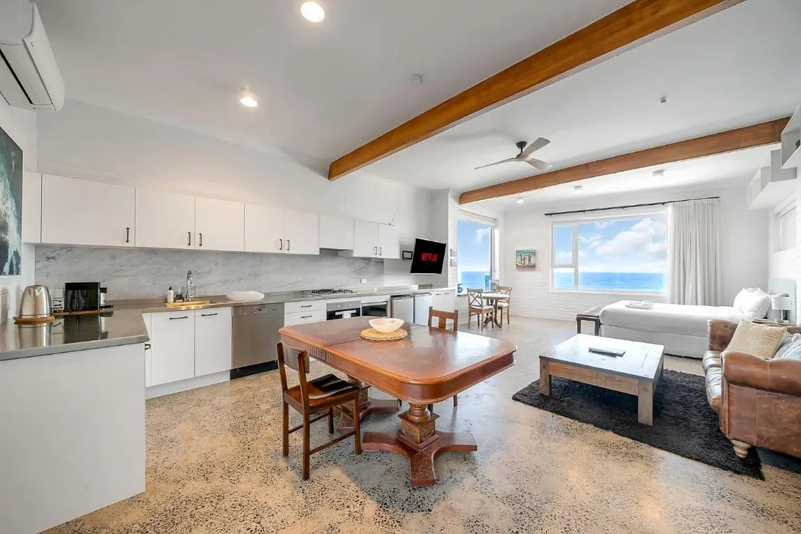 Image of Upscale Cliffside Studio with Ocean Views North Bondi