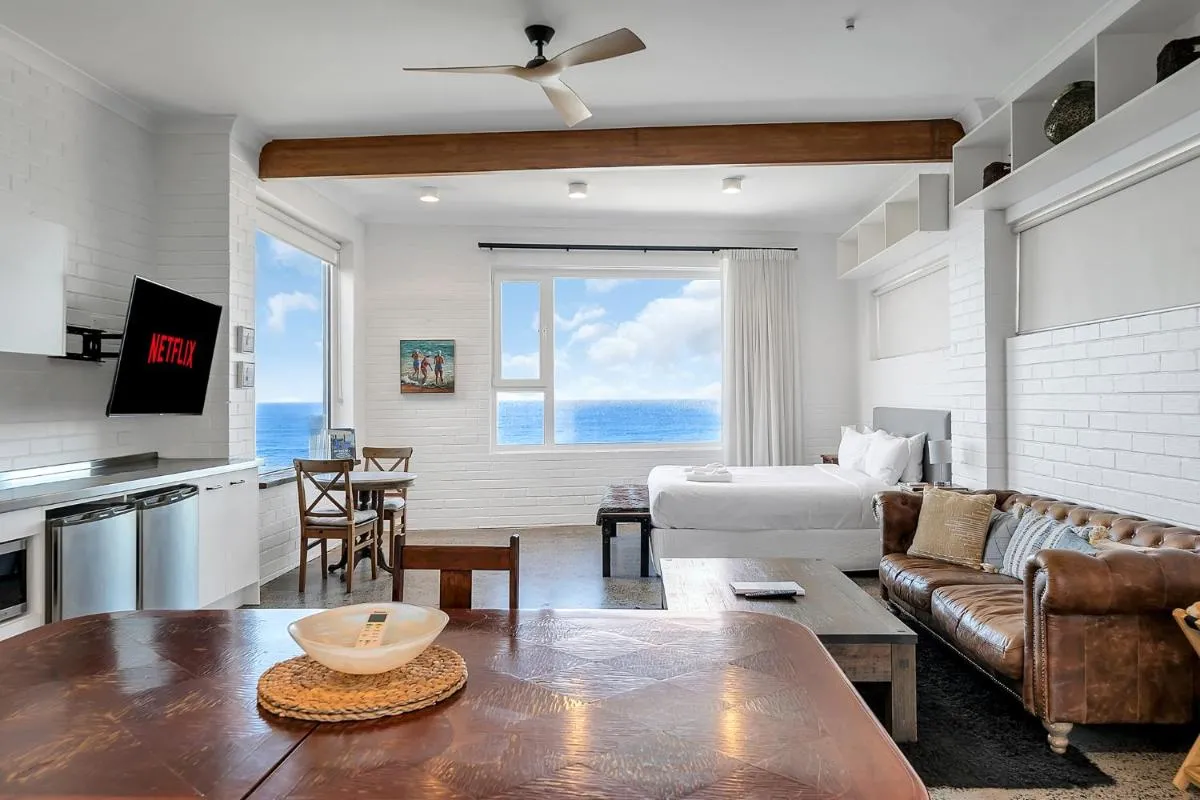 Image 4 of Upscale Cliffside Studio with Ocean Views North Bondi
