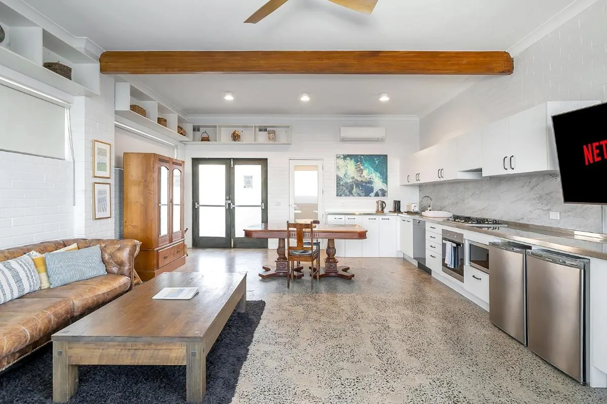 Image 2 of Upscale Cliffside Studio with Ocean Views North Bondi