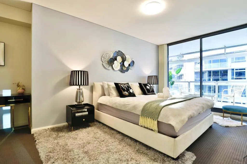 Image 6 of Urban Oasis Residence – Views · Parking · Ease