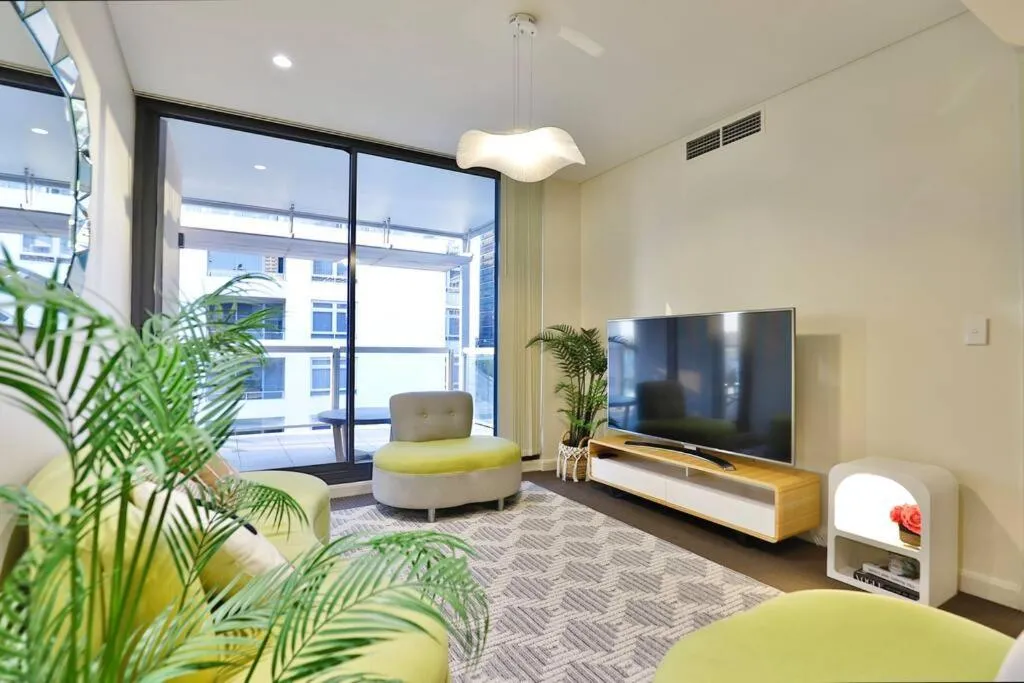 Image 4 of Urban Oasis Residence – Views · Parking · Ease