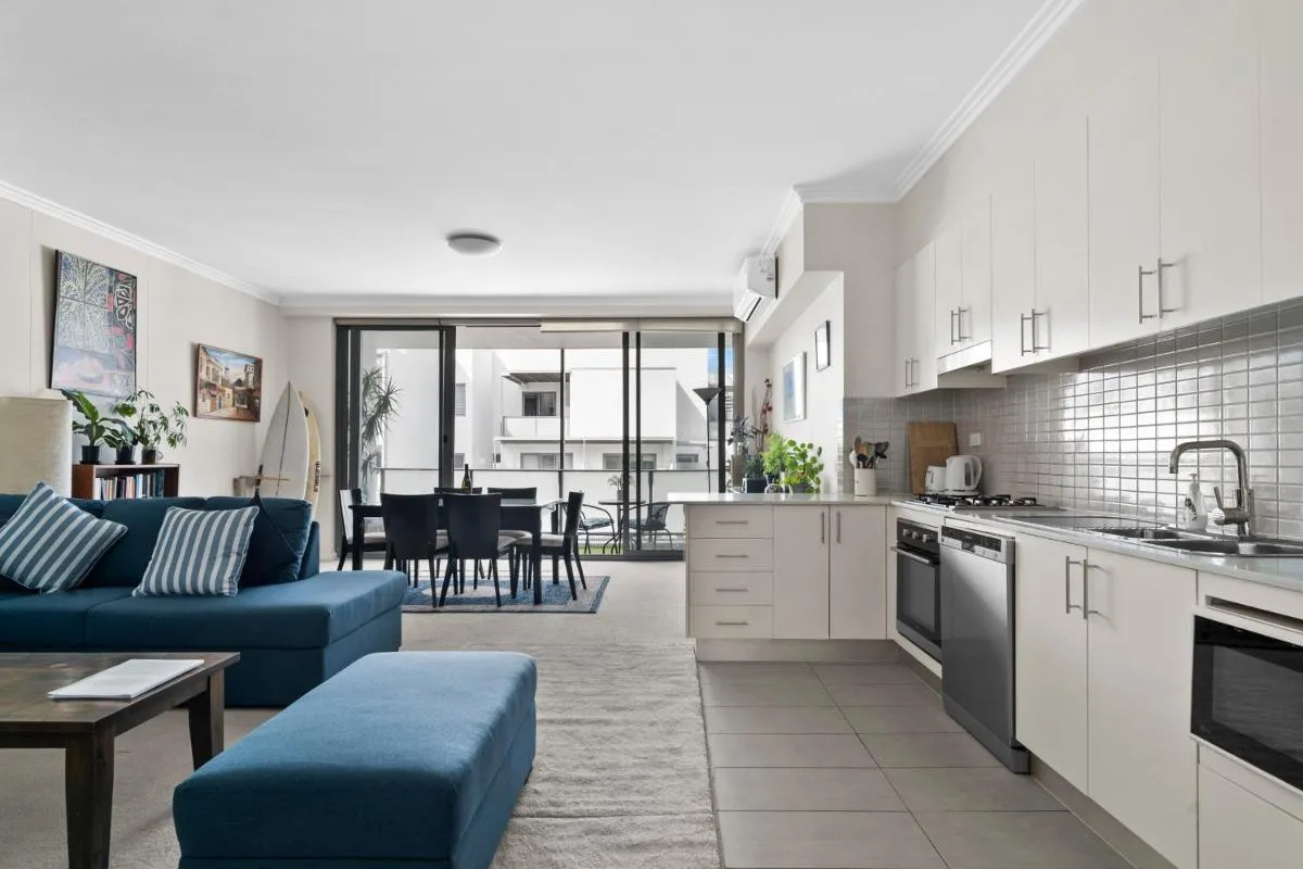 Image 3 of ‘Vibrant City Gem’ Stylish Retreat for Work and Play