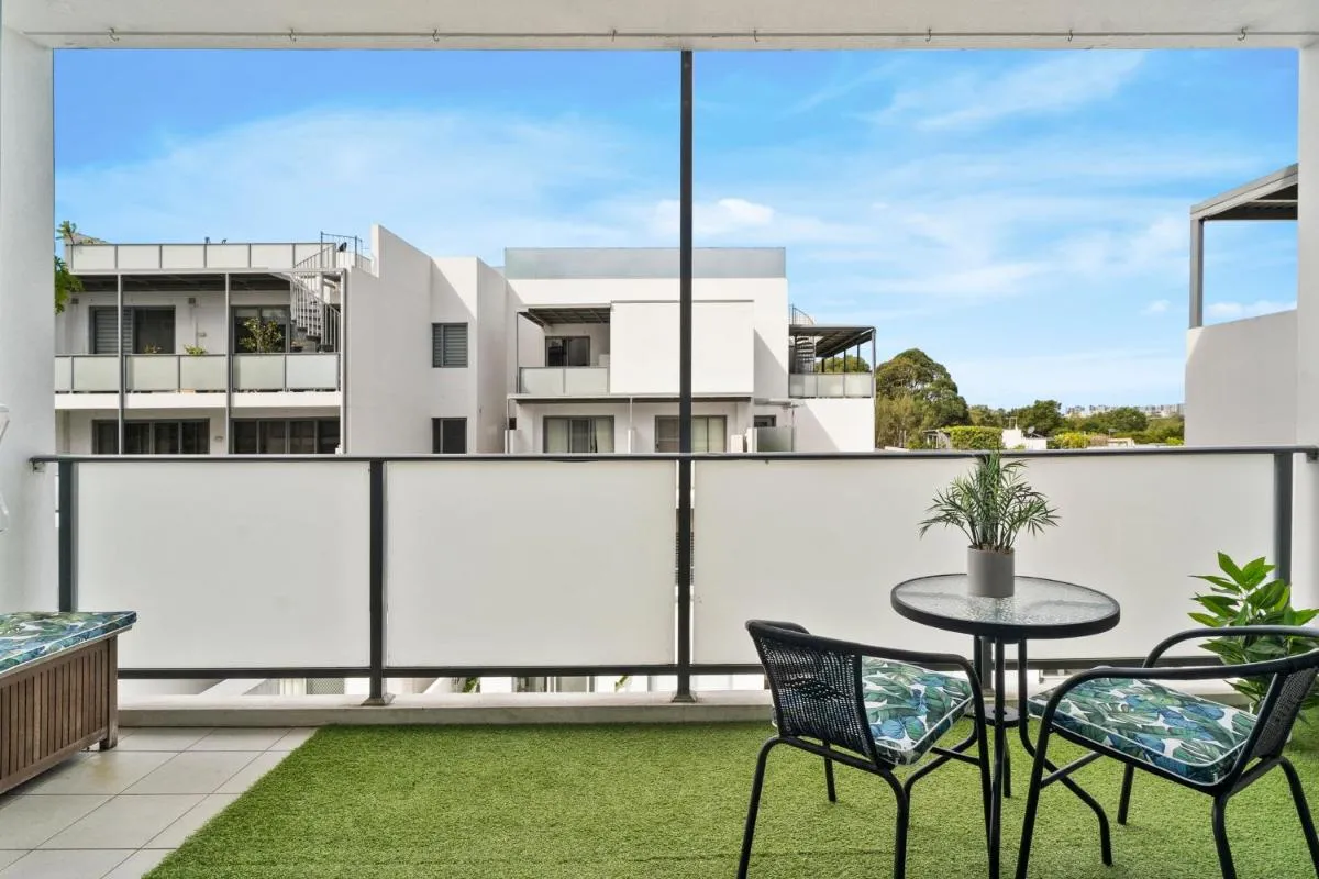 Image 5 of ‘Vibrant City Gem’ Stylish Retreat for Work and Play