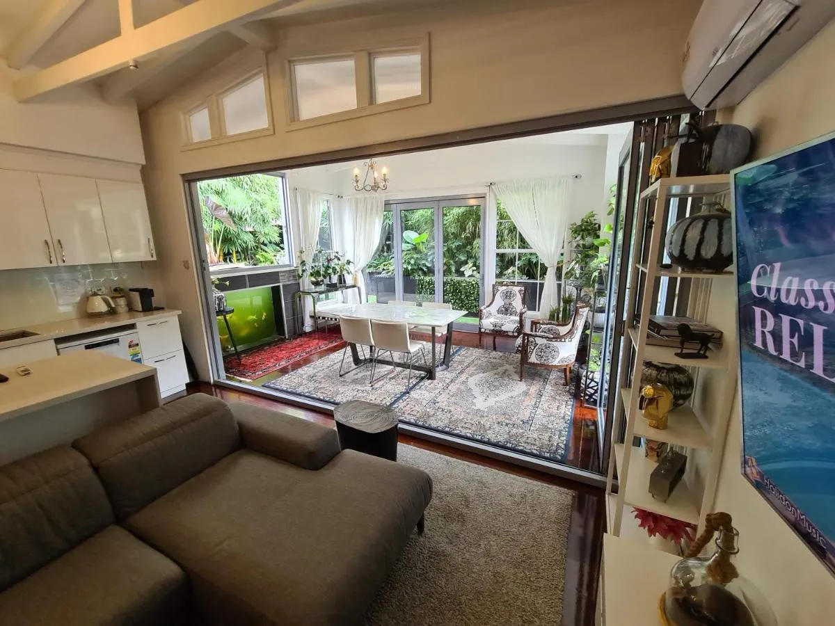 Image 2 of Vista Unit + Bamboo House Close to the City & Airport & Train station and Brighton Le Sands Beach