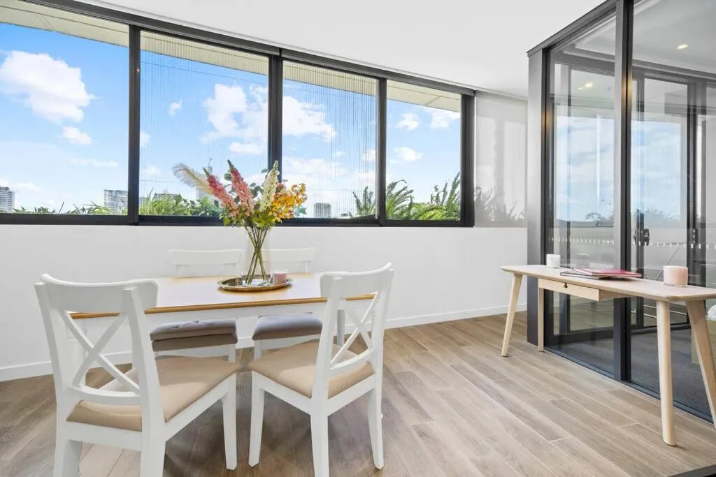 Image 3 of Waterfront Modern 2B2B APT@Marina square