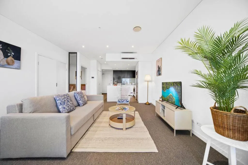 Image 4 of Waterfront Modern 2B2B APT@Marina square