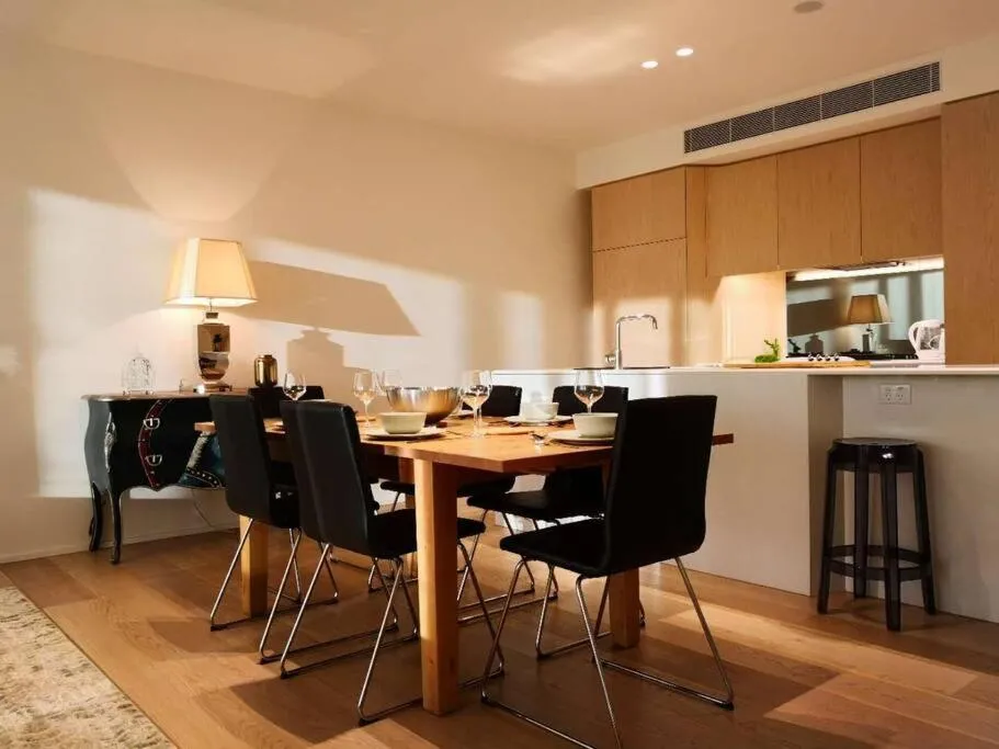 Image 1 of Waterfront Oasis – Sydney CBD