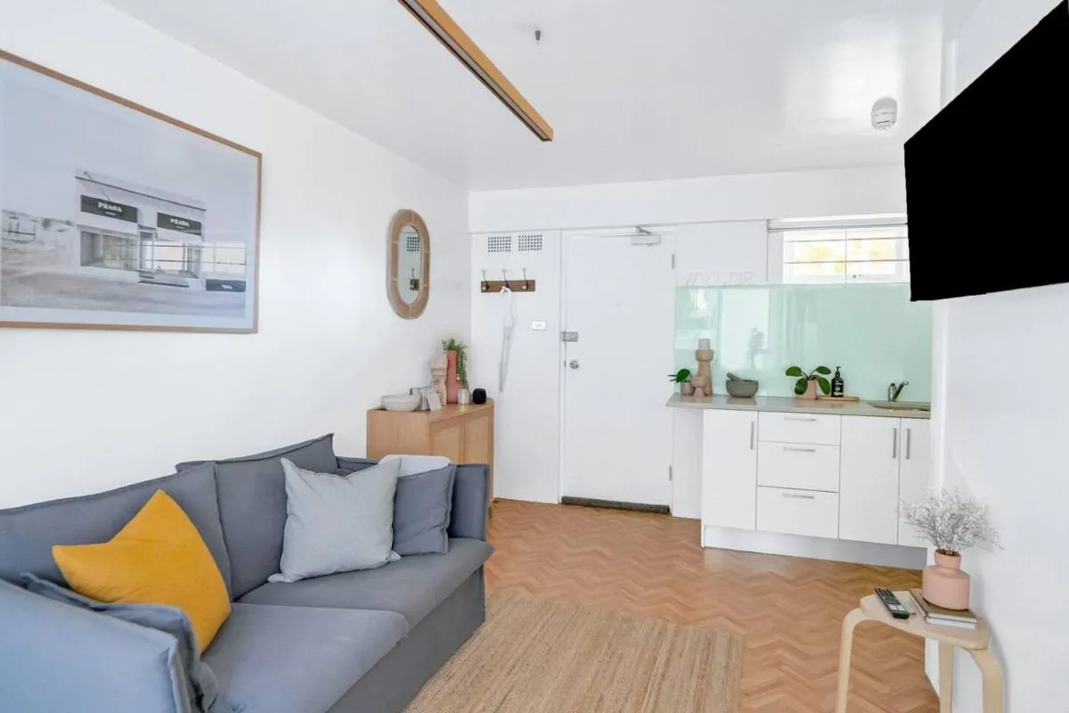 Image 4 of ‘Wylde’s Treasure’ Pocket-size Potts Point Design