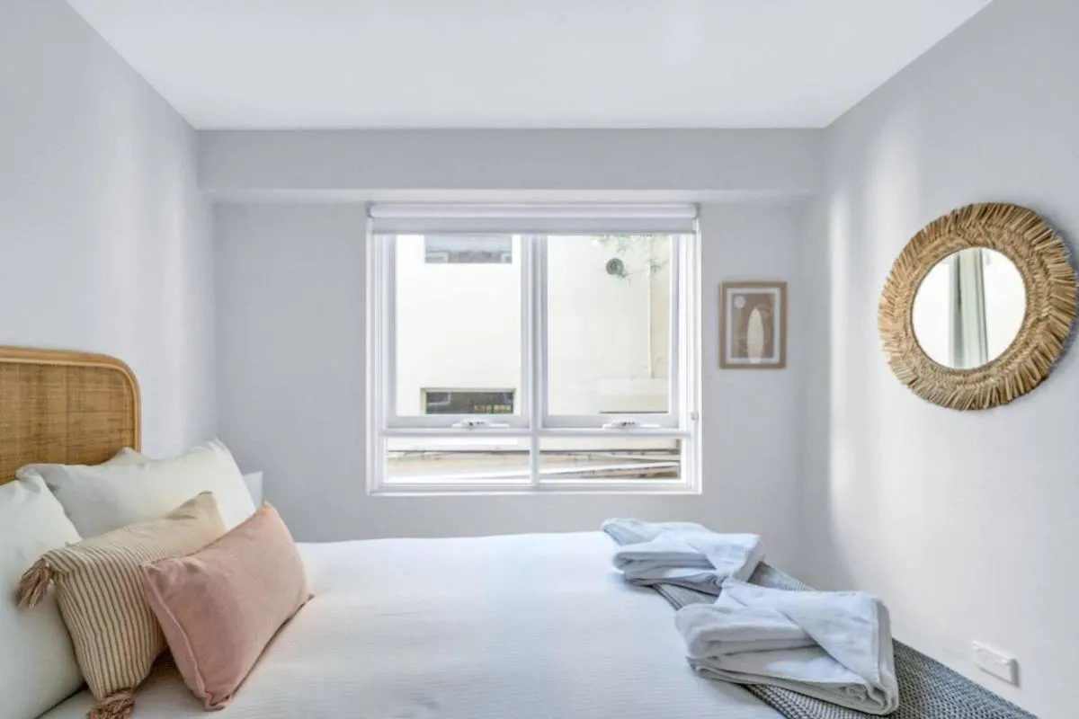 Image 5 of ‘Wylde’s Treasure’ Pocket-size Potts Point Design