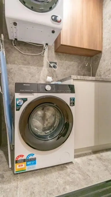 Image 4 of Z4 Walk to Bus Stop 2 Car Spaces Spacious Family