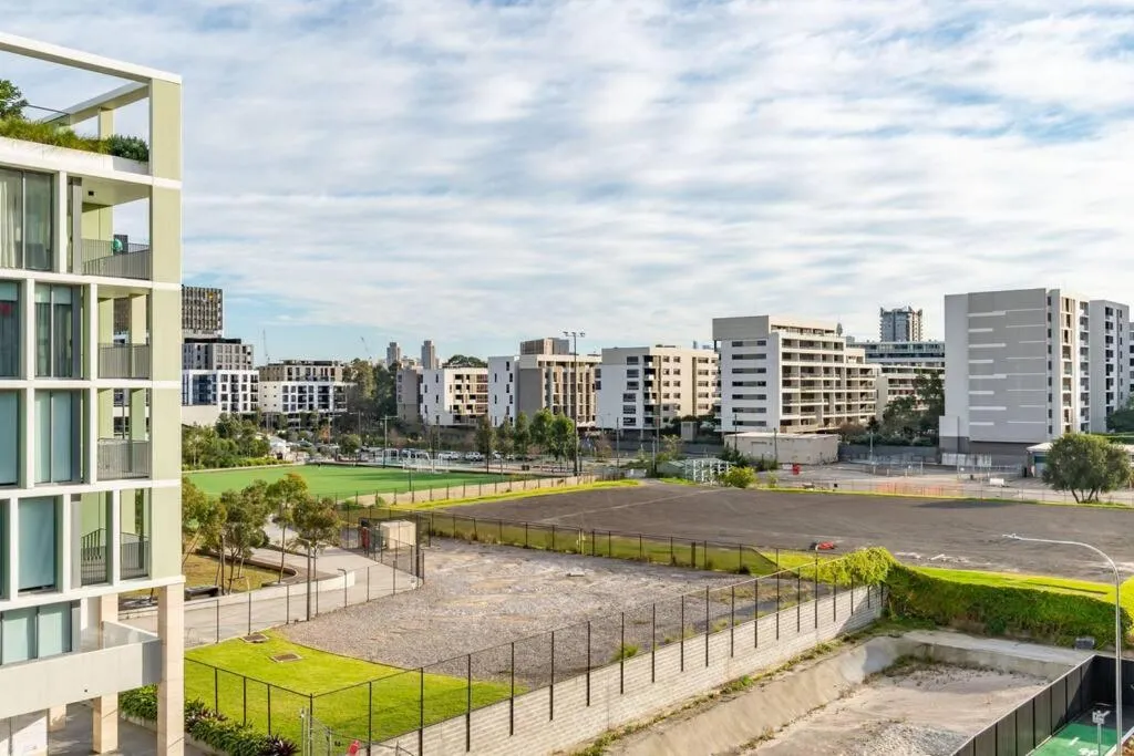 Image 5 of Z4 Walk to Bus Stop 2 Car Spaces Spacious Family