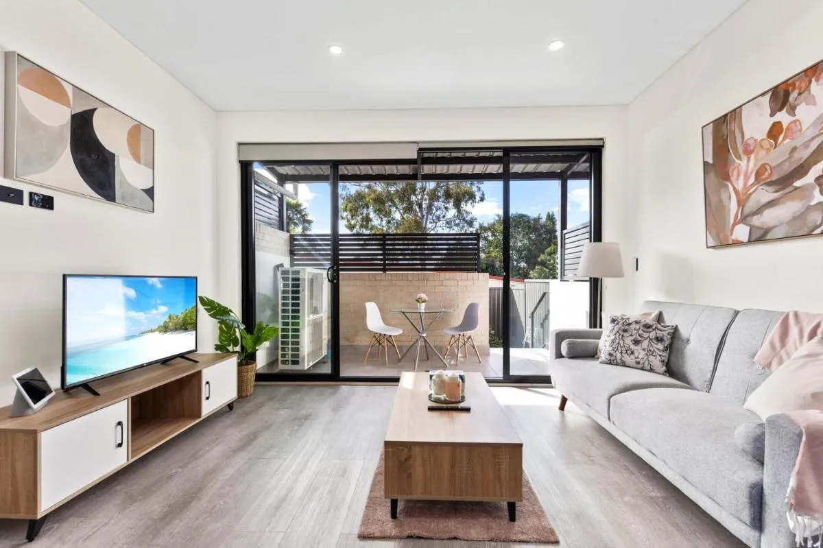 Image 4 of modern 3 bedroom townhous in Ashfield