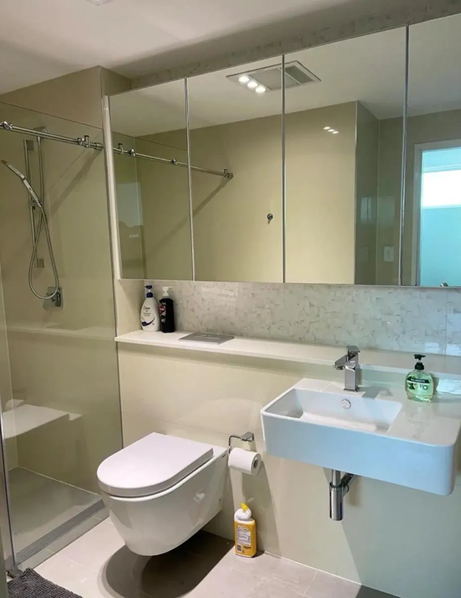 Image 3 of studio near Airpot Bay City with Parking