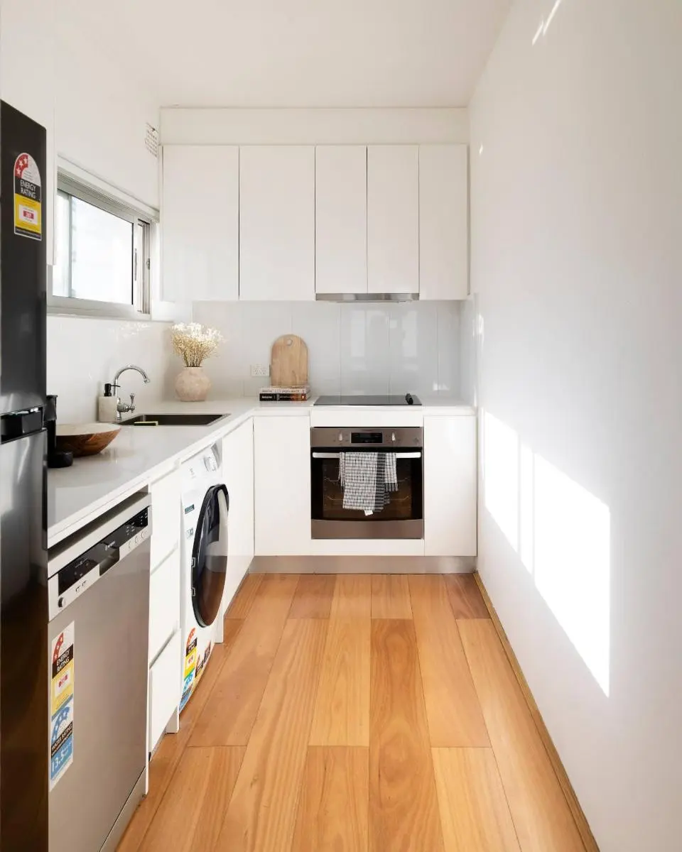 Image 3 of 1 min to the beach with A/C, balcony & parking