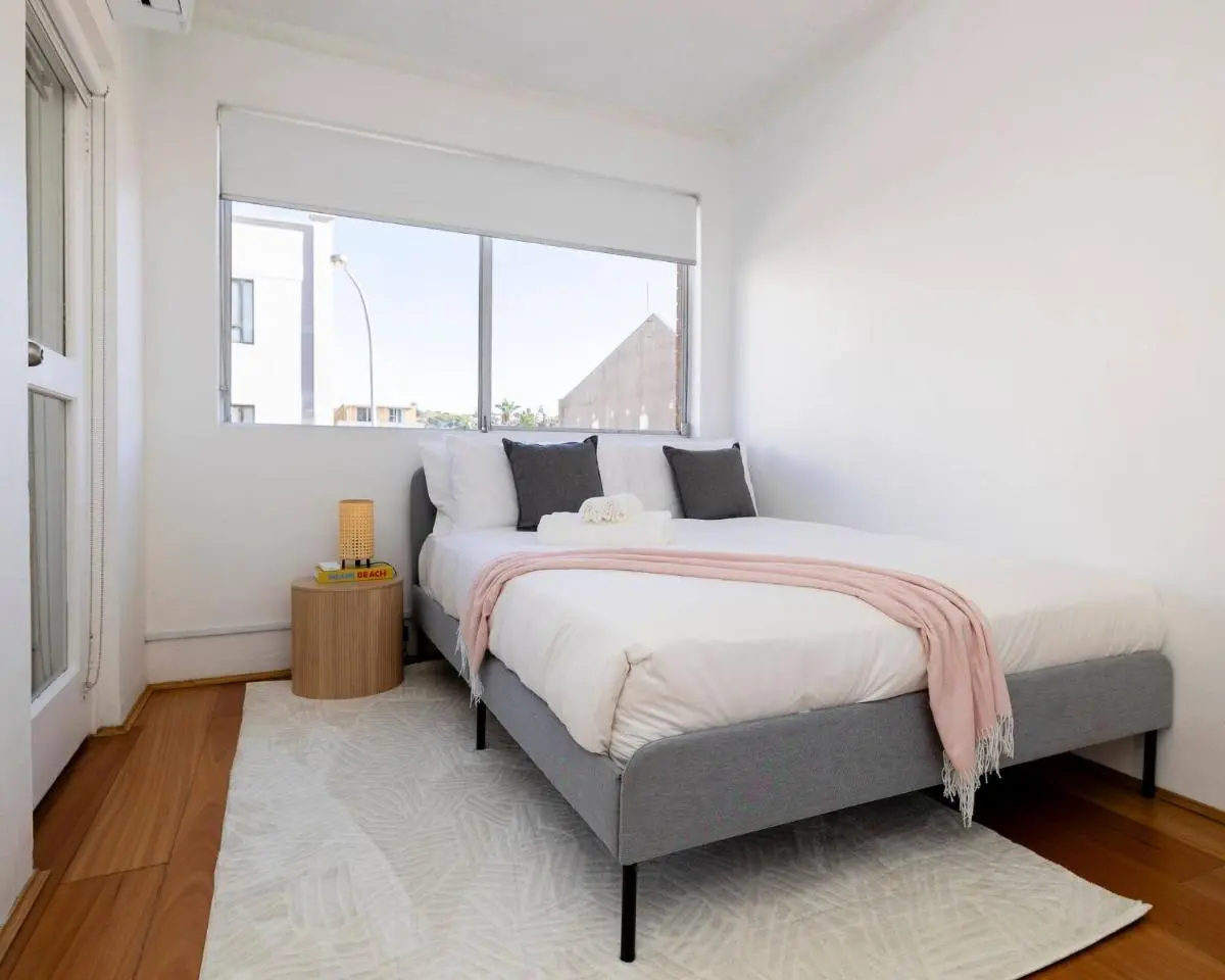 Image 1 of 1 min to the beach with A/C, balcony & parking