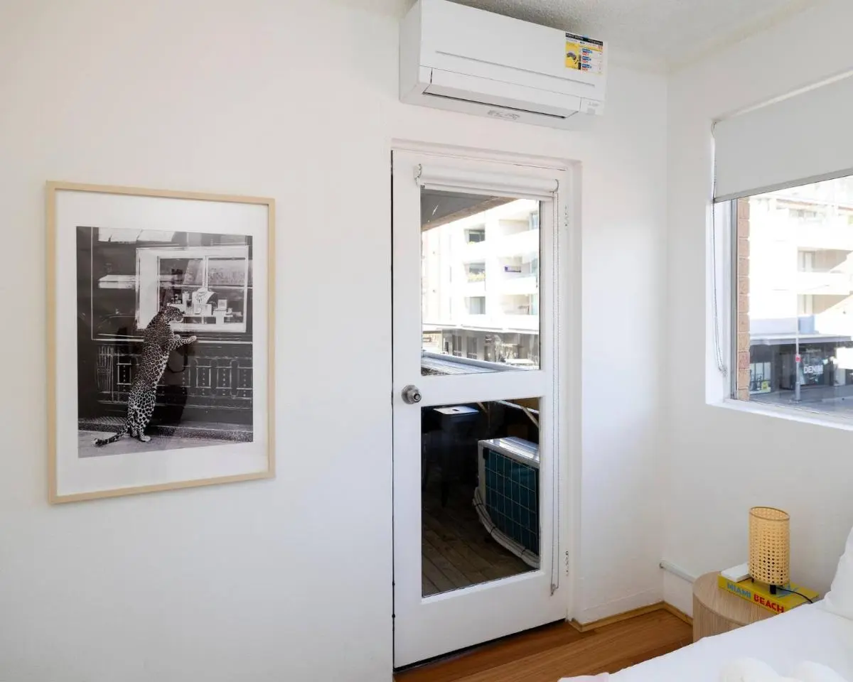 Image 5 of 1 min to the beach with A/C, balcony & parking