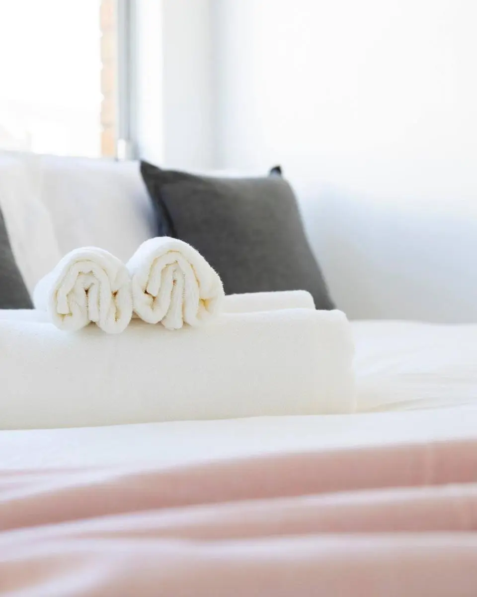 Image 6 of 1 min to the beach with A/C, balcony & parking