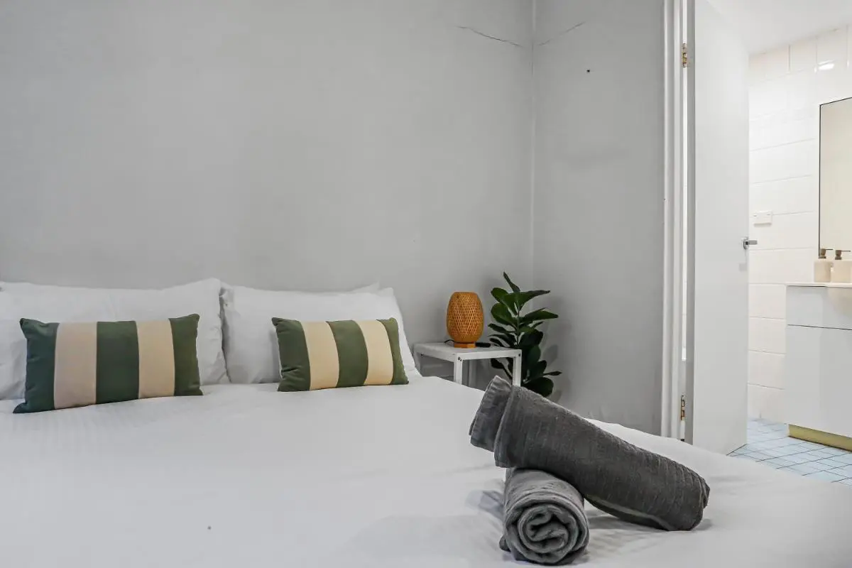 Image 1 of 2 Bedroom Apartment Good for 6 City Centre Sydney