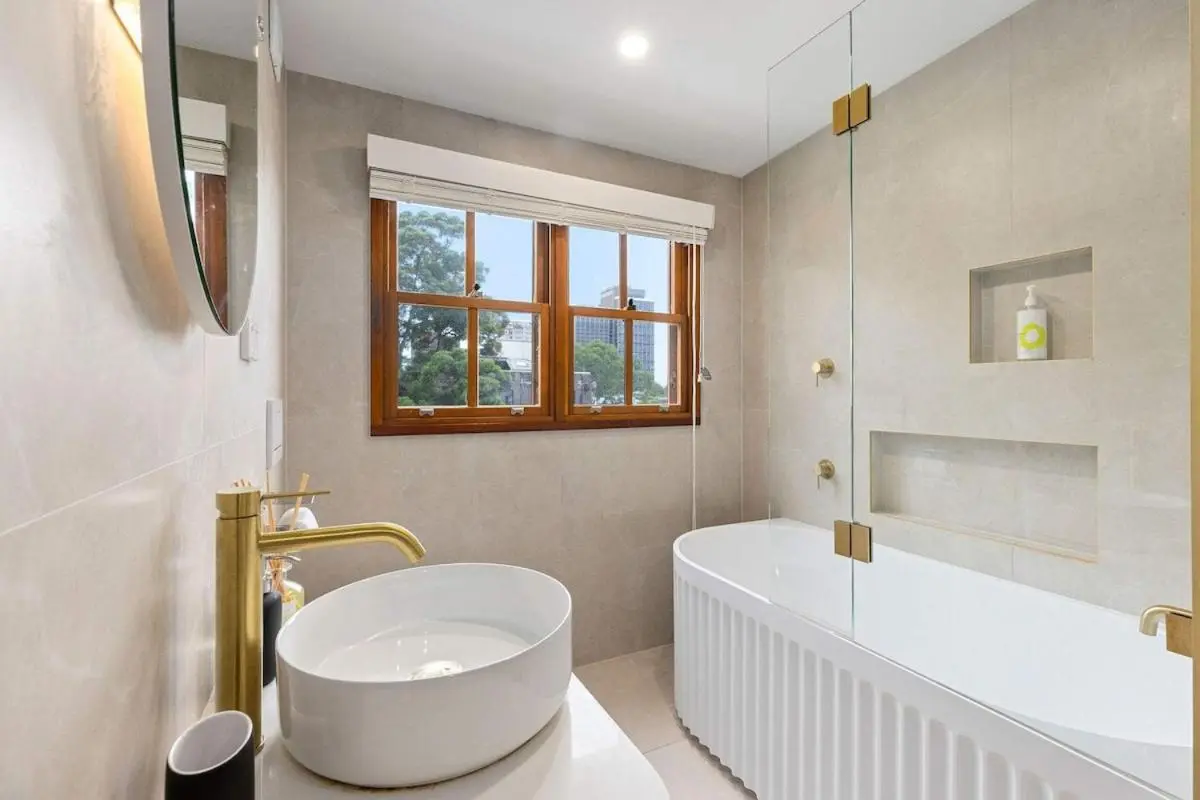 Image 2 of 4 Story Terrace House in Darlinghurst