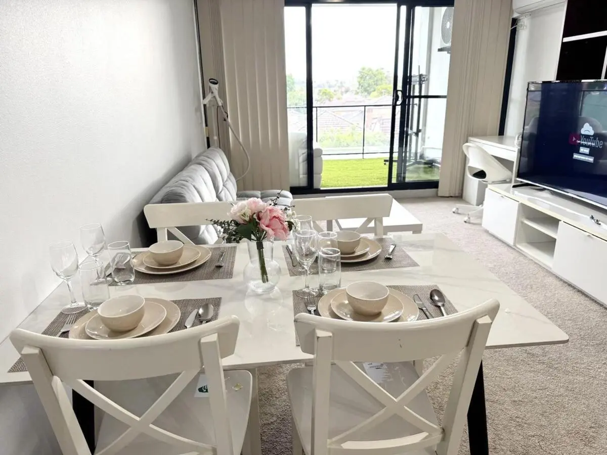 Image 2 of A Cozy 2B2B Apartment near Airport & Train Station