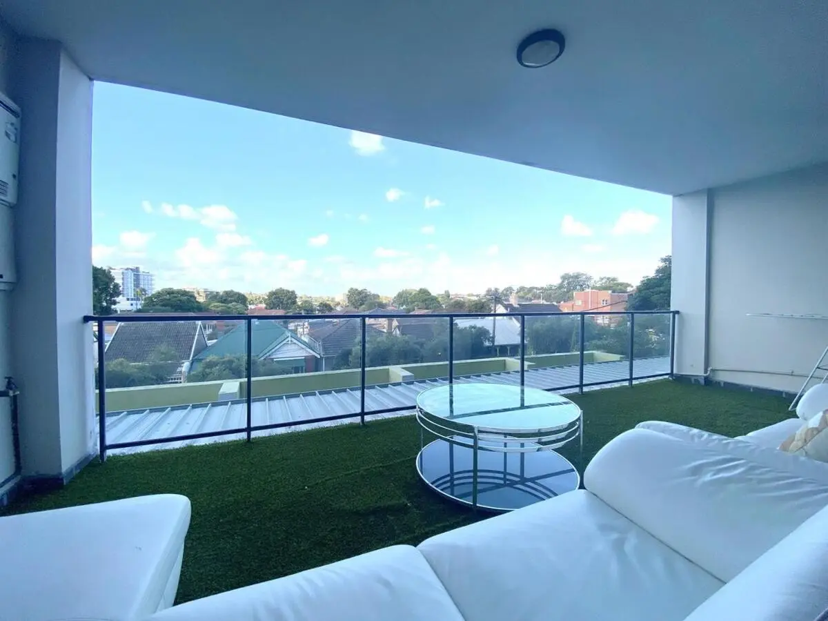 Image 5 of A Cozy 2B2B Apartment near Airport & Train Station