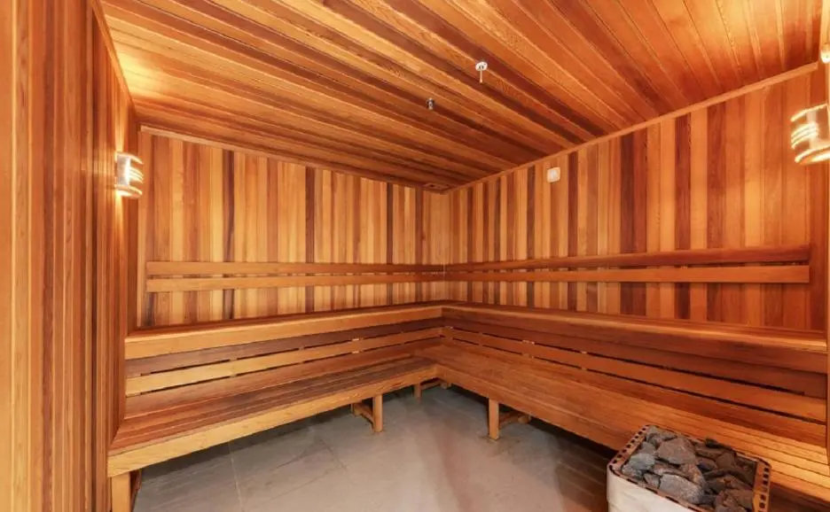 Image 6 of Amazing 1 Bedroom Apt with Large living & extra sleeping space -up to 5 ppl Plus Gym Jacuzzi Spa Pool Sauna and Garden with BBQ