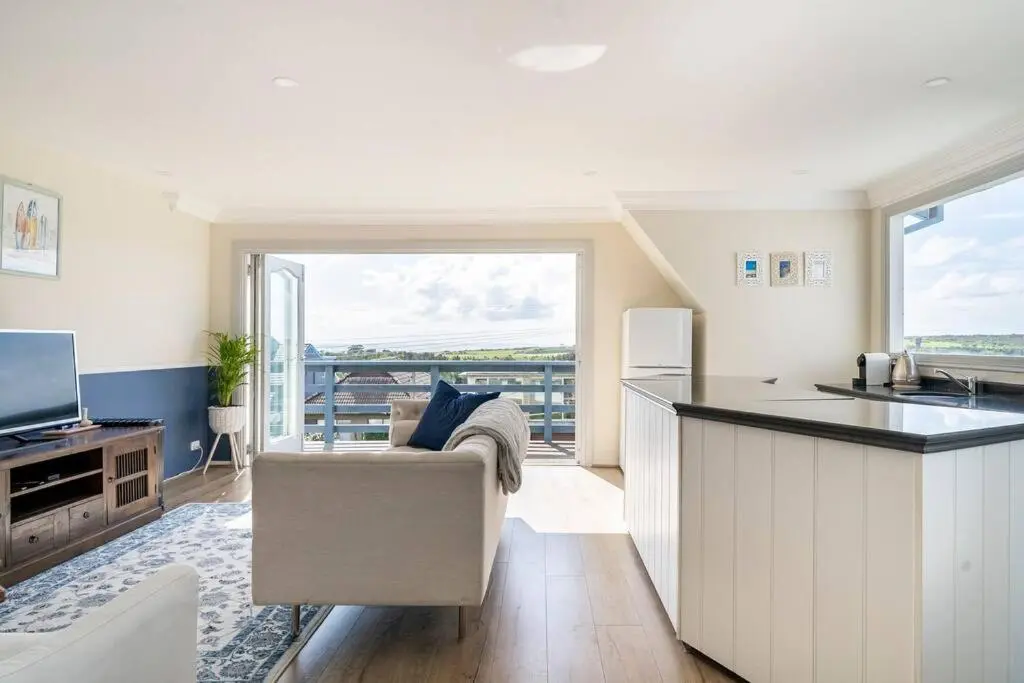 Image 3 of Amazing Views – 3 Bed Malabar