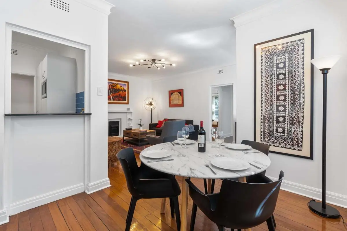 Image 3 of Art-Deco Gem in Midlothian Opposite Beach