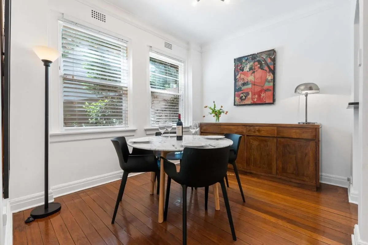 Image 6 of Art-Deco Gem in Midlothian Opposite Beach