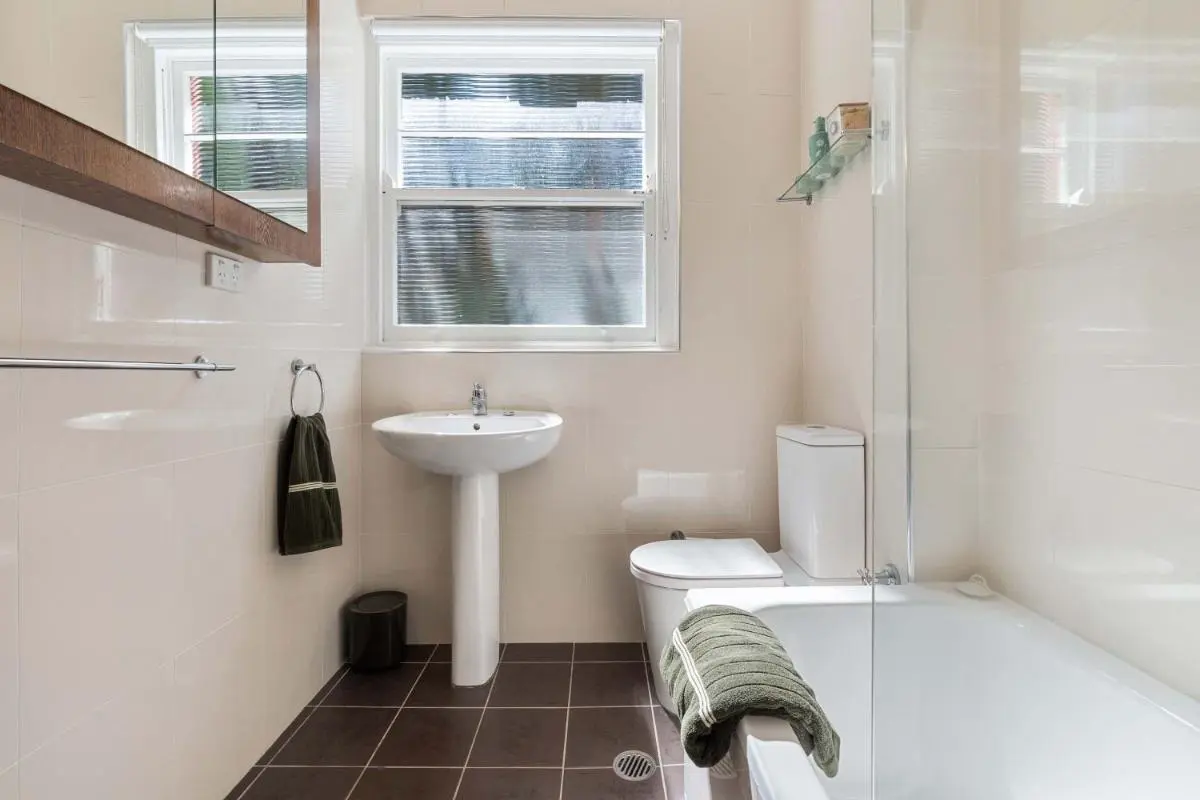 Image 2 of Art-Deco Gem in Midlothian Opposite Beach