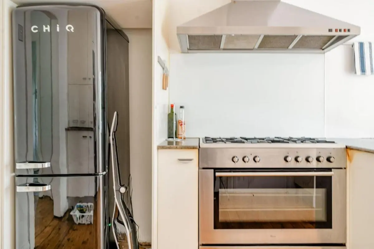 Image 2 of Art Deco Garden apartment house like proportions