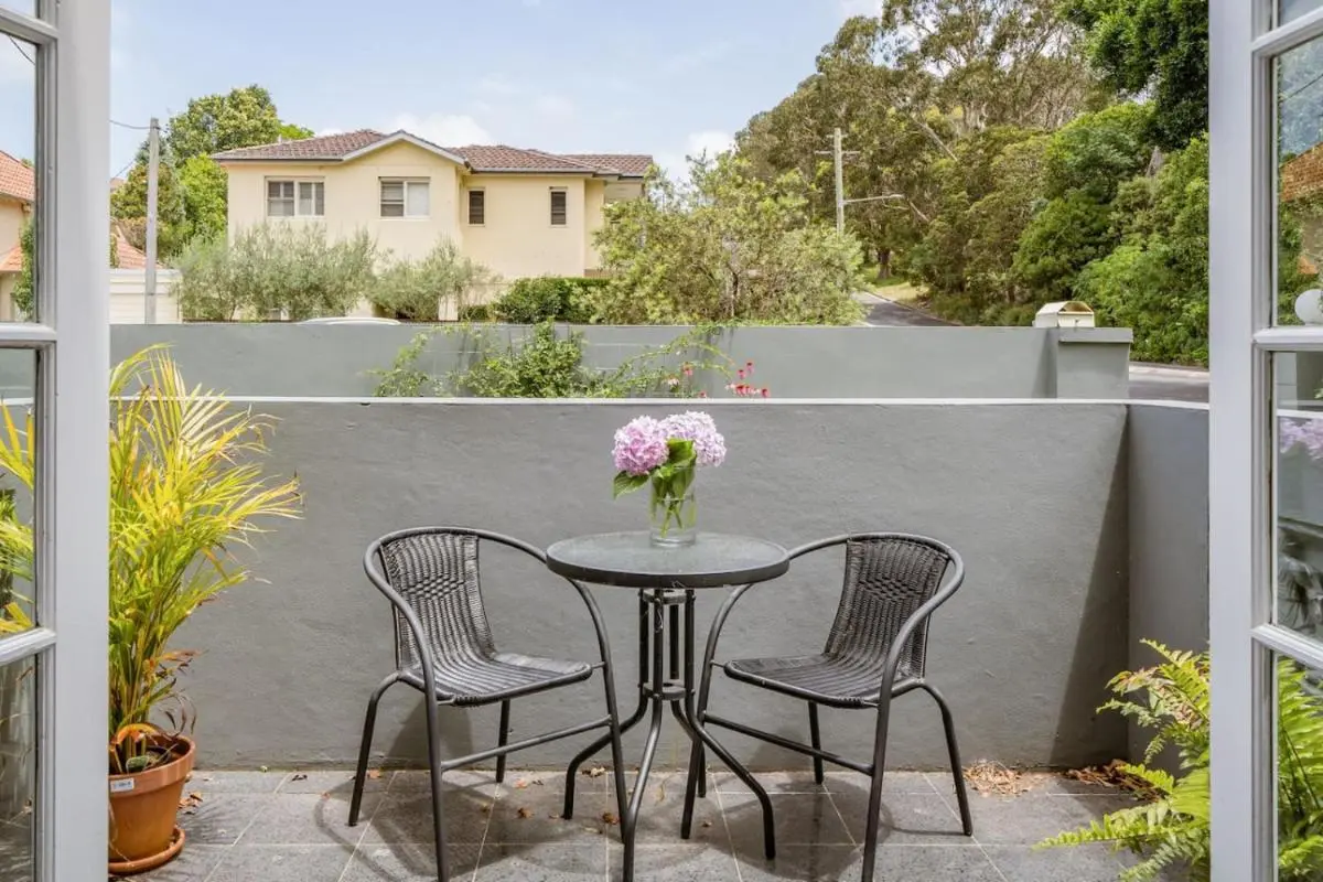 Image 4 of Art Deco Garden apartment house like proportions