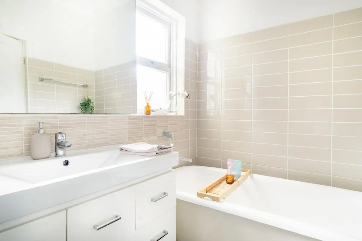 Image 6 of Art Deco Garden apartment house like proportions