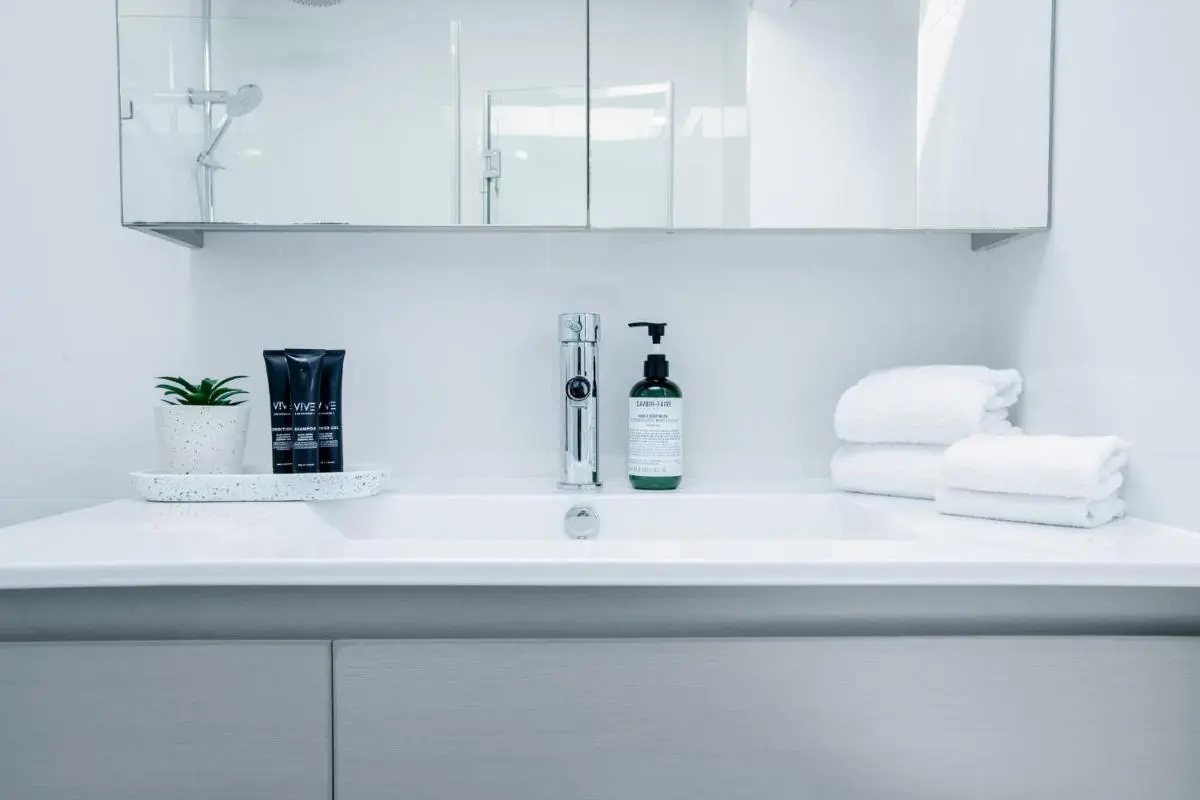 Image 2 of Balmain Premier Retreat – Harbour Bridge view