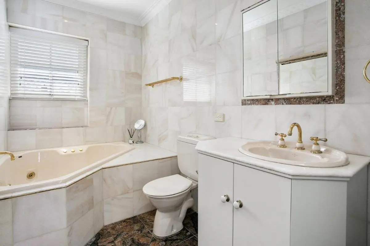 Image 2 of Balmoral Apt unbelievable views 1min walk to beach