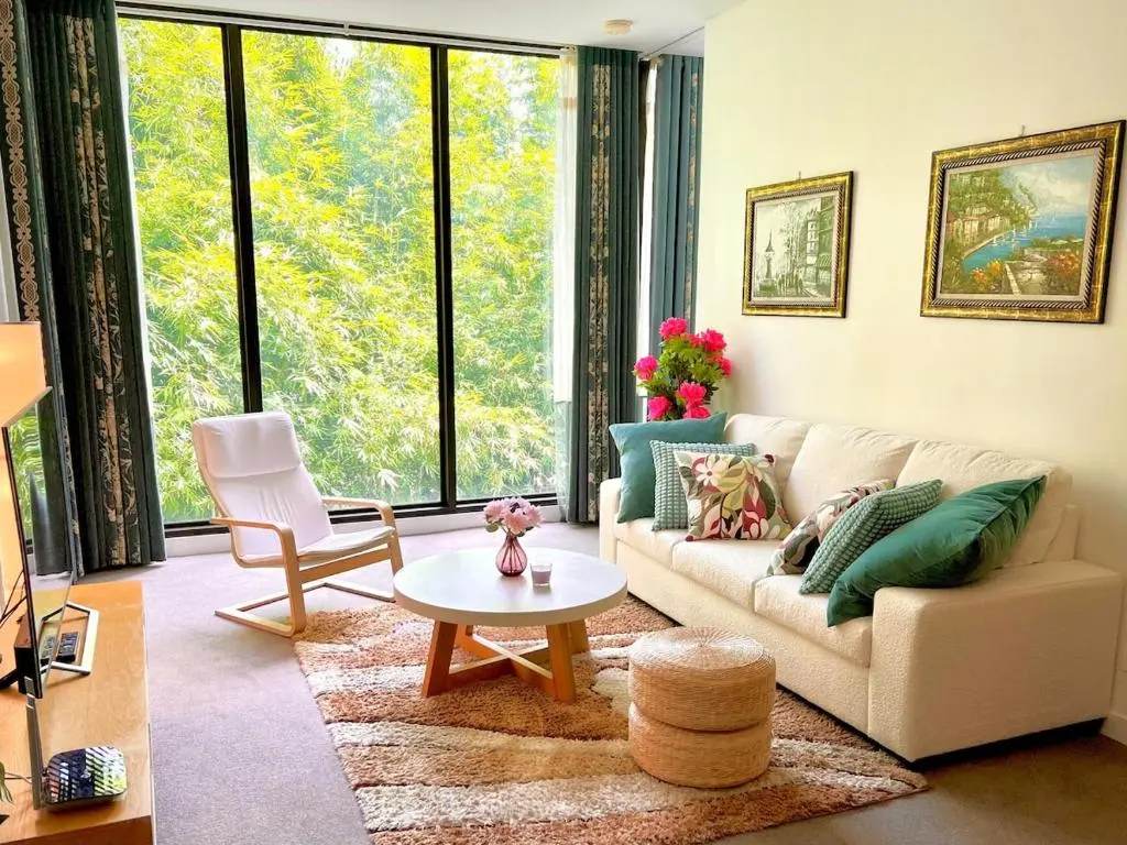 Image of Bamboo Grove Retreat with Infinity Pool 竹林幽居无边泳池