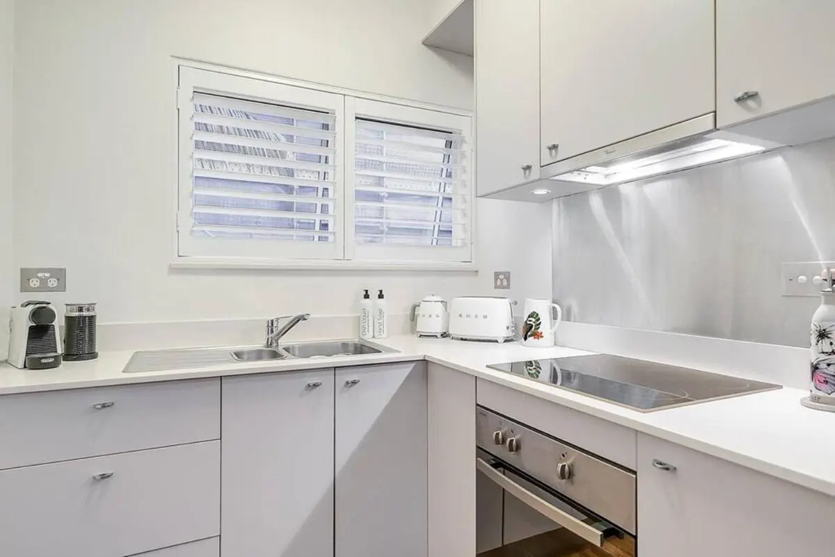 Image 6 of Bay Court I – Spacious Studio Next To Hayes Beach