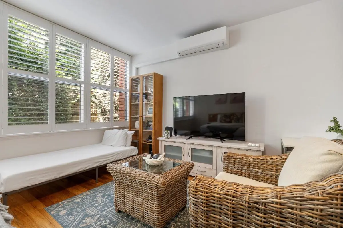 Image 3 of Bay Court I – Spacious Studio Next To Hayes Beach