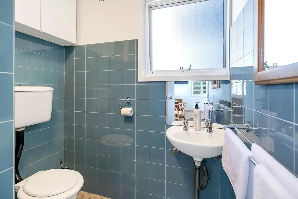 Image 2 of Bay Court Iii – Spacious Studio Near Hayes Beach