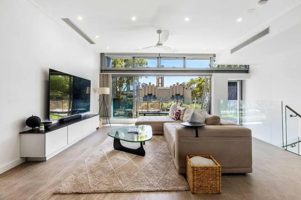 Image of Beautiful House in Glebe with Two-Car Garage