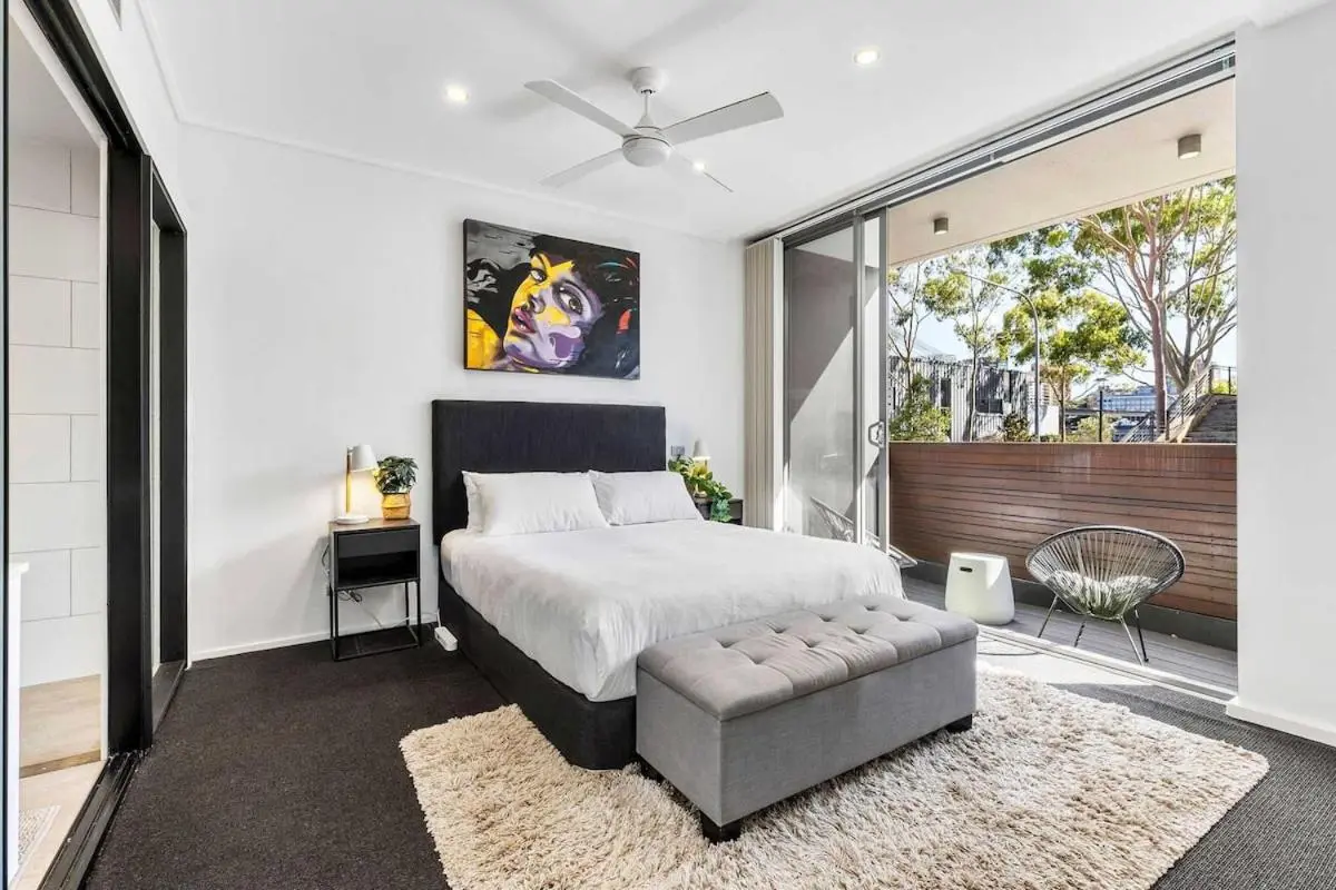 Image 1 of Beautiful House in Glebe with Two-Car Garage