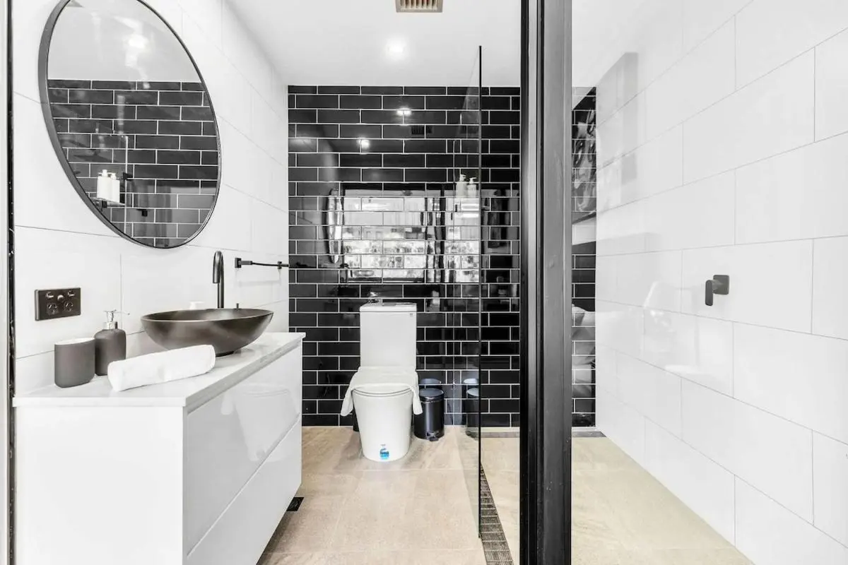 Image 2 of Beautiful House in Glebe with Two-Car Garage